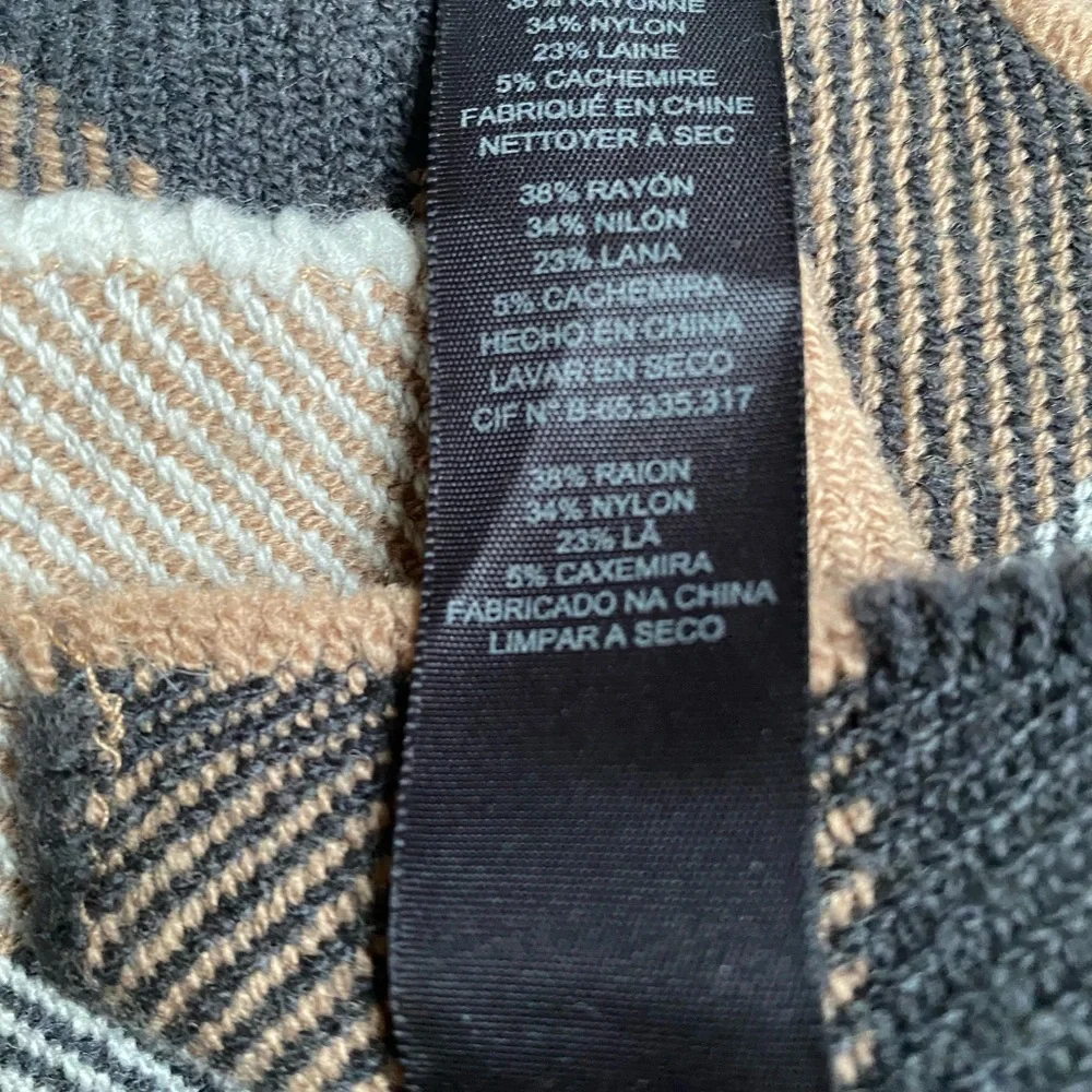 Coach Vintage winter scarf with fringes along one side   Excellent Condition - Picture 4 of 5